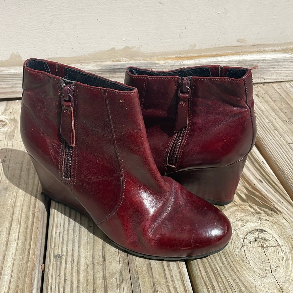 Clarks Burgundy Leather Wedge Ankle Boots Women’s Size 7.5